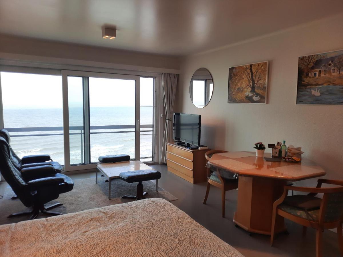 Studio On The Beach With Sea View Middelkerke Buitenkant foto